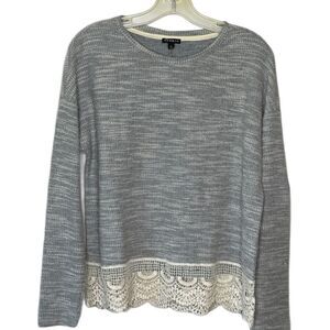 Hannah Top With Lace Trim‎
